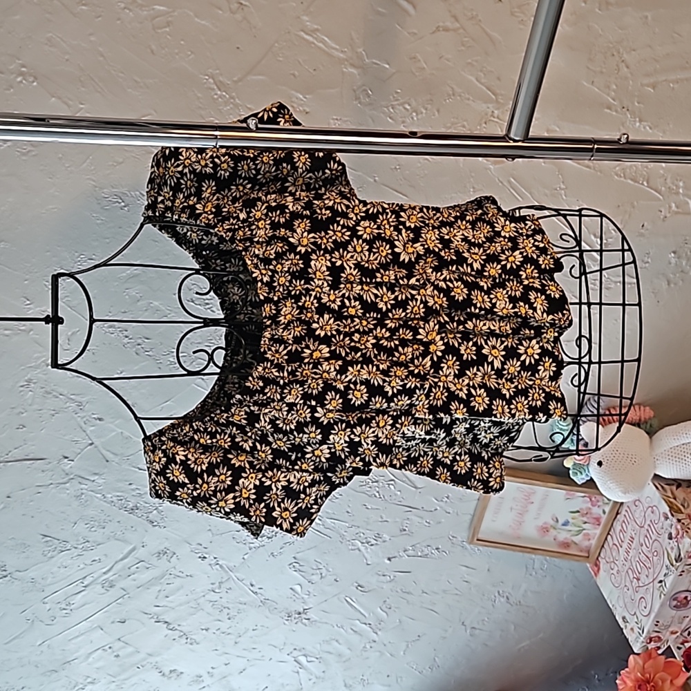Forever 21 sunflower crop top. Size S.